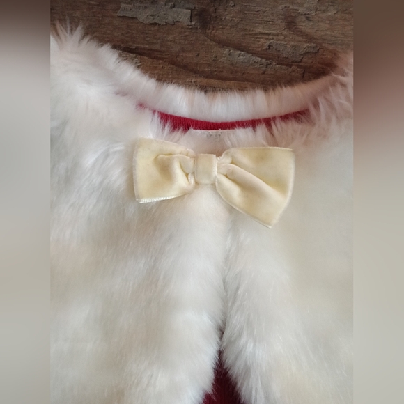 Girls White Faux Fur Christmas Cape Size 5T - Picture 2 of 4